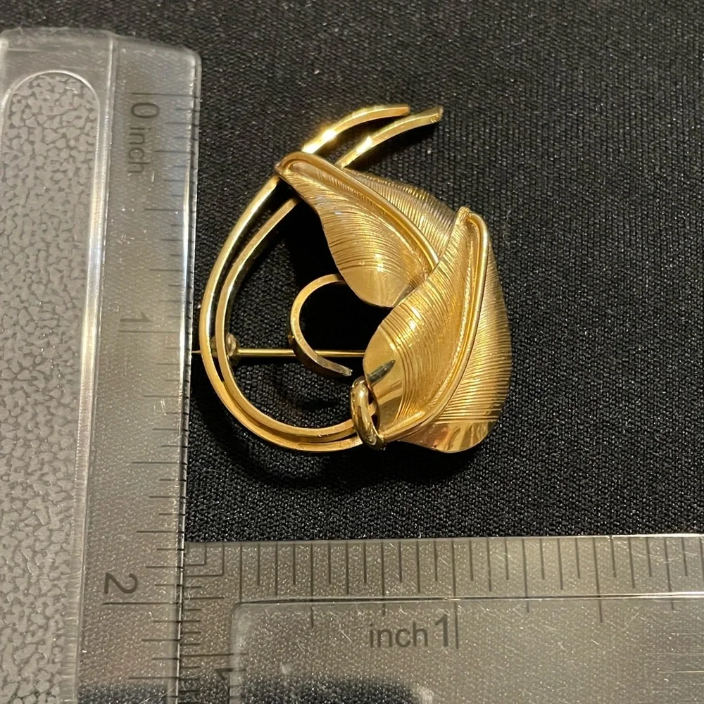 Gold Leaf Double Feather Brooch - Women's Jewelry